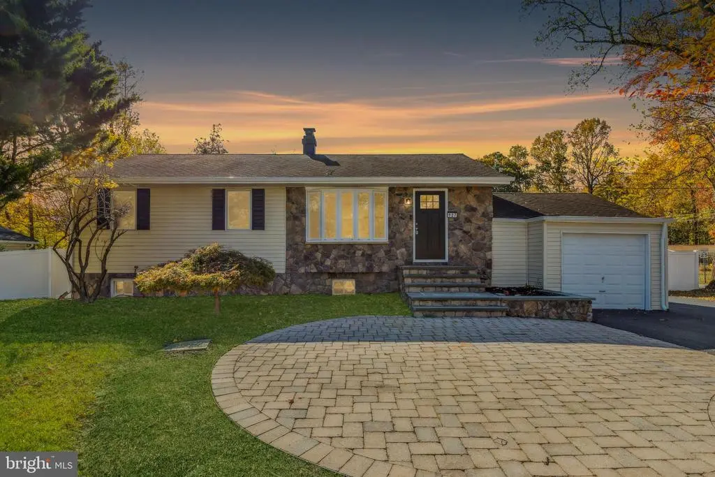 127 Duval Ln, Edgewater