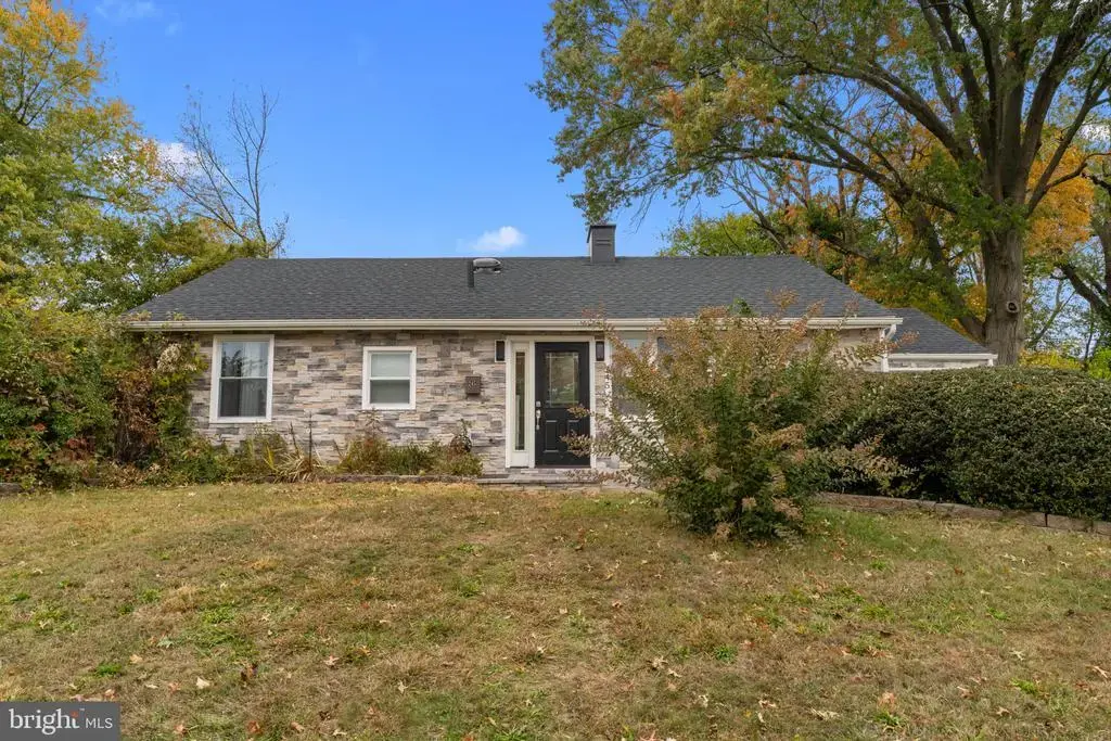245 Trenton Rd, FAIRLESS HILLS