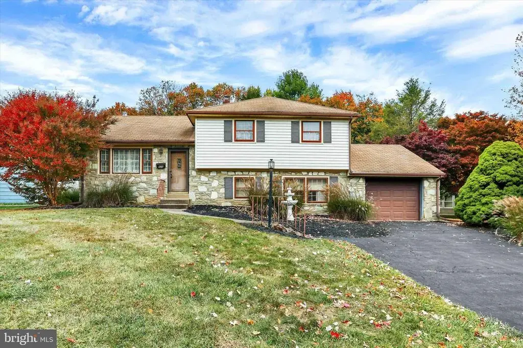 926 Carlin Dr, SOUTHAMPTON