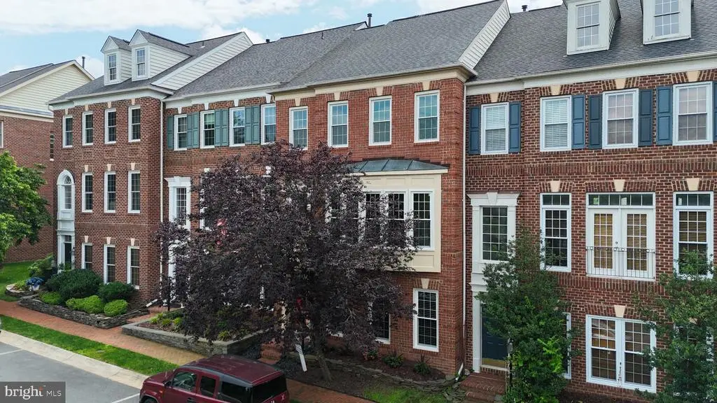 43781 Apache Wells Ter, LEESBURG