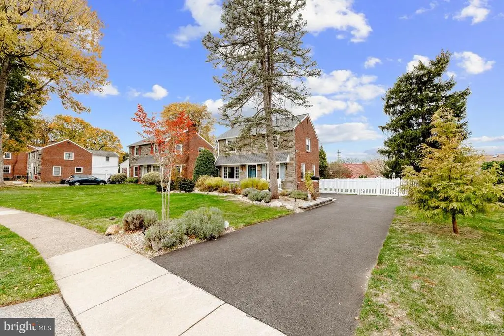 70 Meetinghouse Ln, Springfield