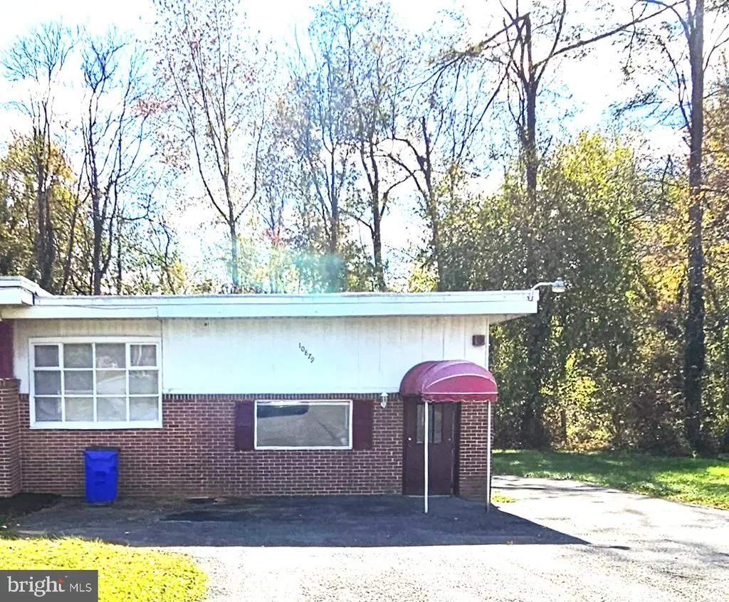 10879 Clarksville Pike #c, Columbia