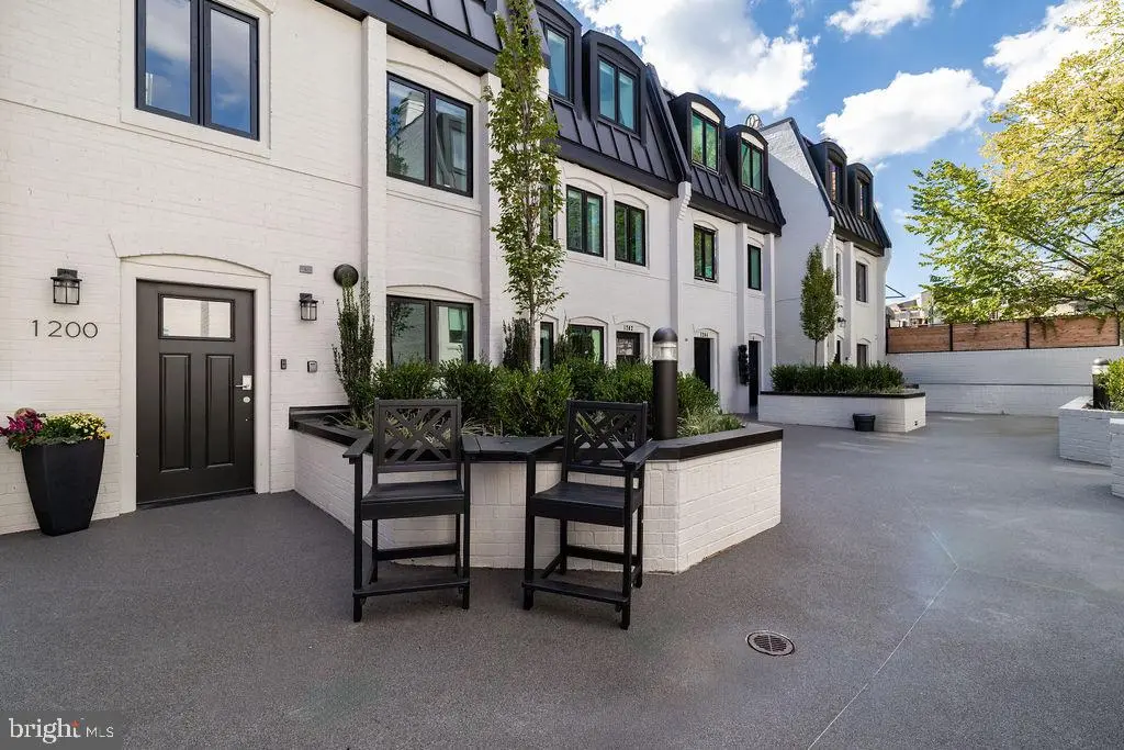 1202 Potomac St Nw, WASHINGTON