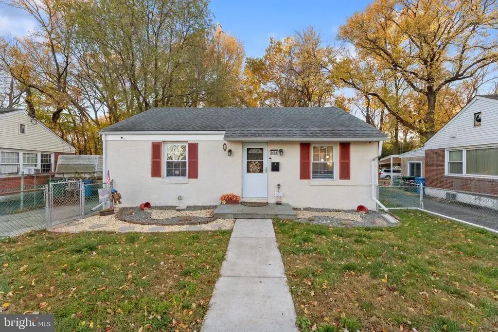 5604 Fleetwing Dr, LEVITTOWN