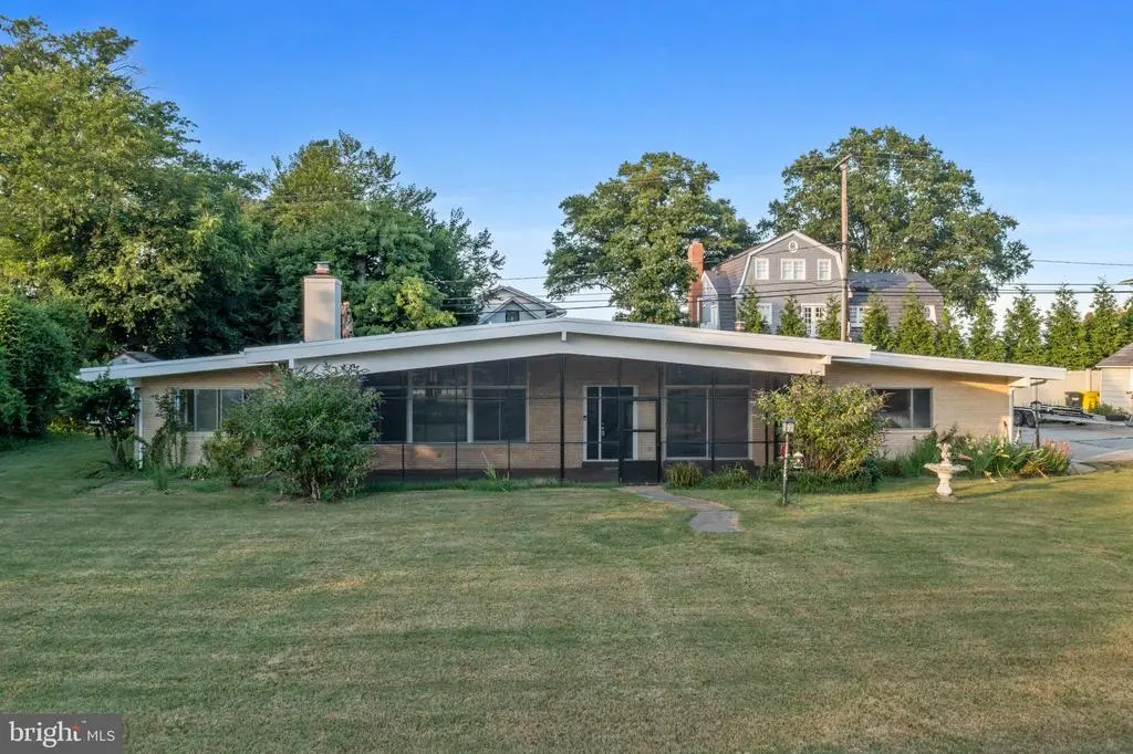 45 E Lake Dr, Annapolis