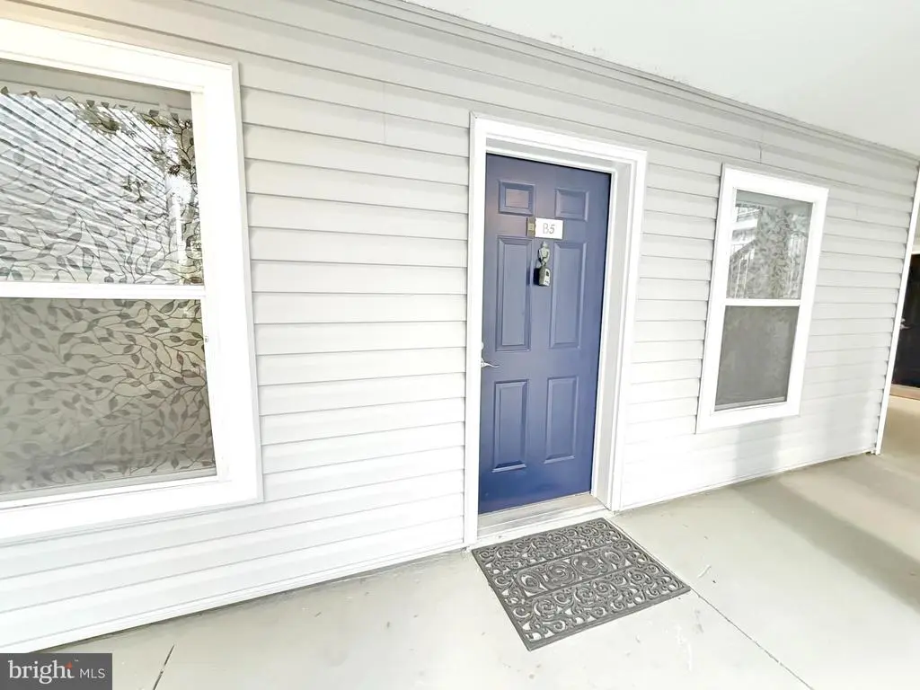 3179 Summit Square Dr #2-b5, OAKTON