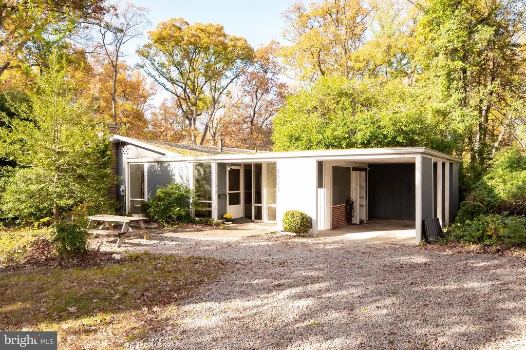 1911 Marthas Rd, Alexandria