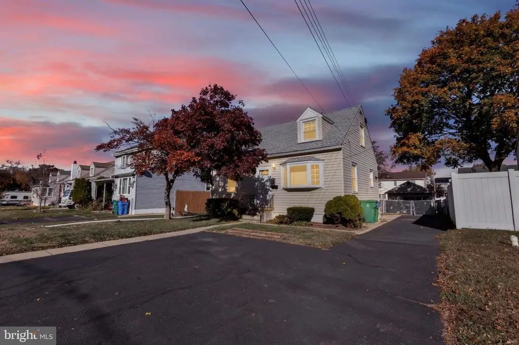 2349 Dixon Ave, Croydon