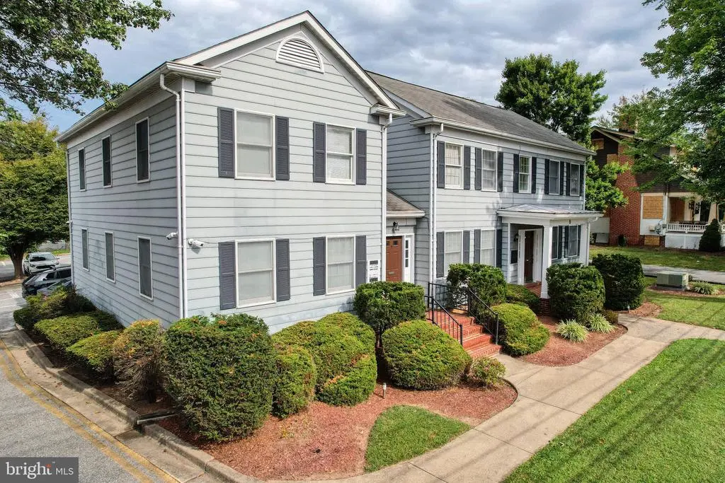 8 Brookes Ave, Gaithersburg