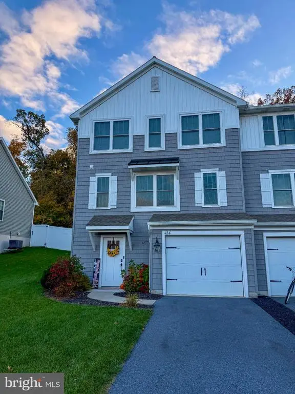 424 Smokering Dr, ROBESONIA