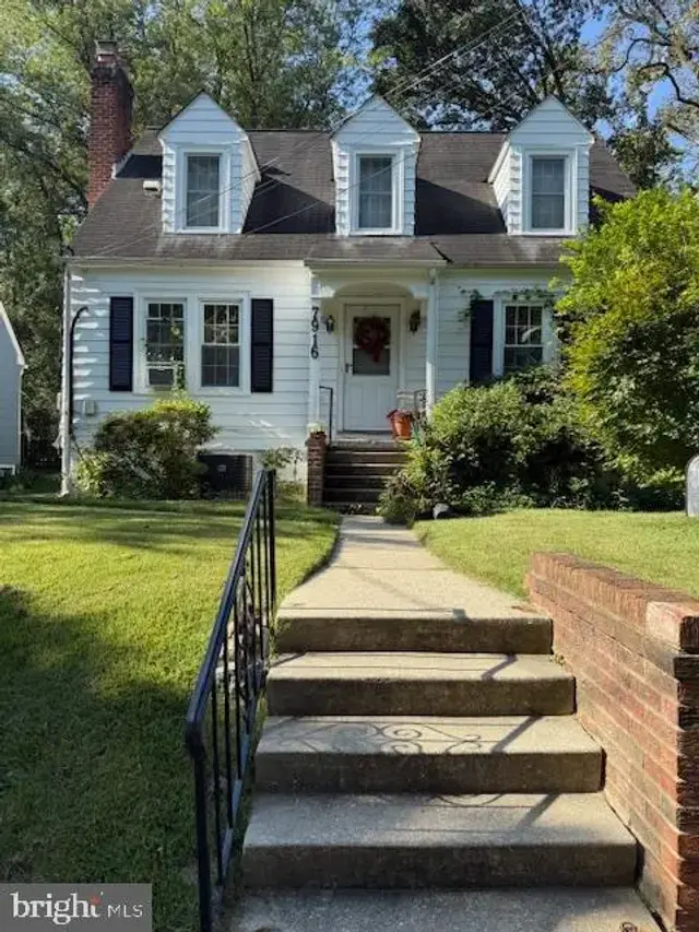 7916 Long Branch Pkwy, Takoma Park