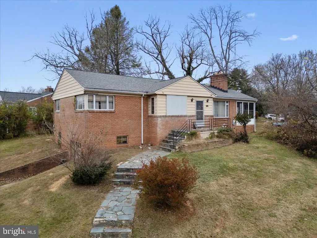 2944 Terrace Dr, Chevy Chase