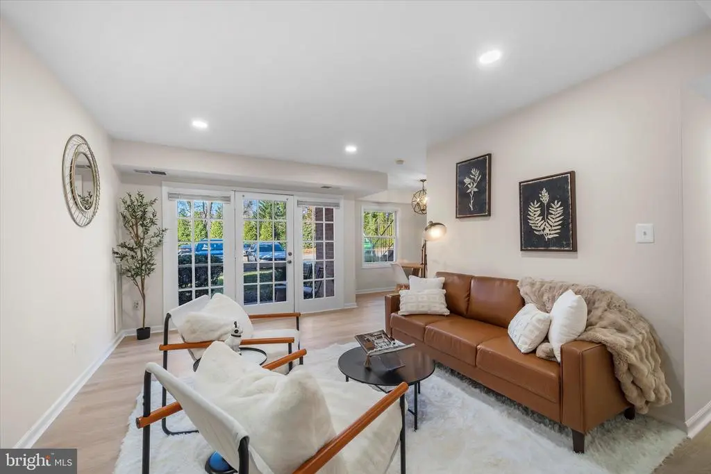 3961 Lyndhurst Dr #103, FAIRFAX