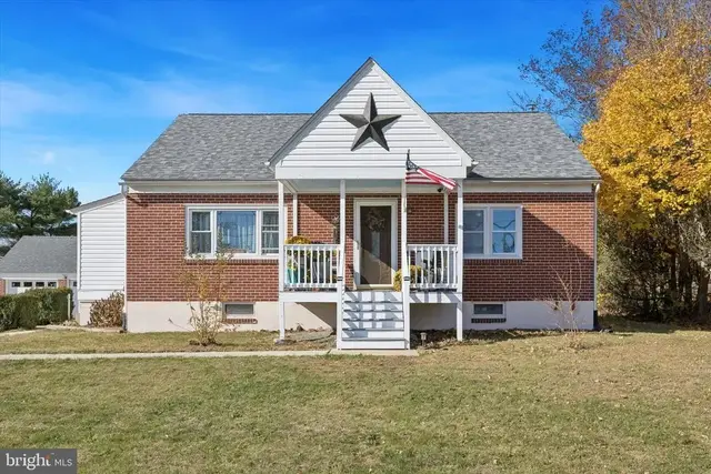 2951 N Charlotte St, Gilbertsville