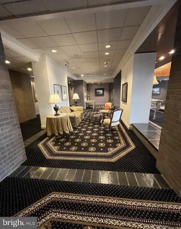 1800 Old Meadow Rd #1215, MCLEAN