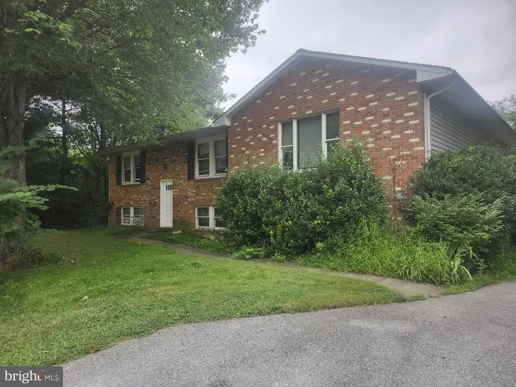 832 Chanter Dr, Westminster