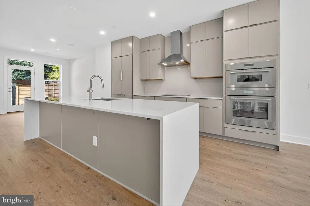 5348 Zenith Olook, BETHESDA