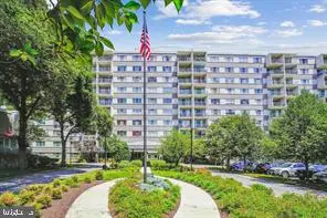 4977 Battery Ln #1-311, Bethesda
