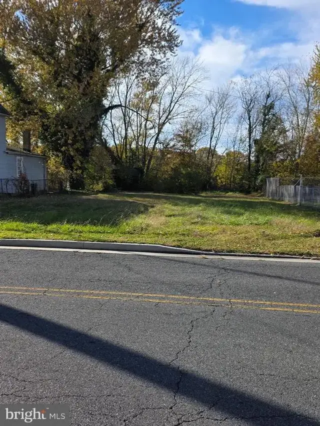 819 Maces Ln, Cambridge