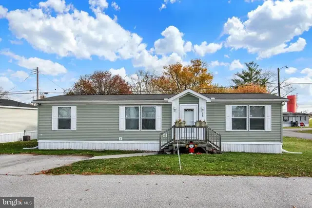 225 Brick Ln, New Oxford
