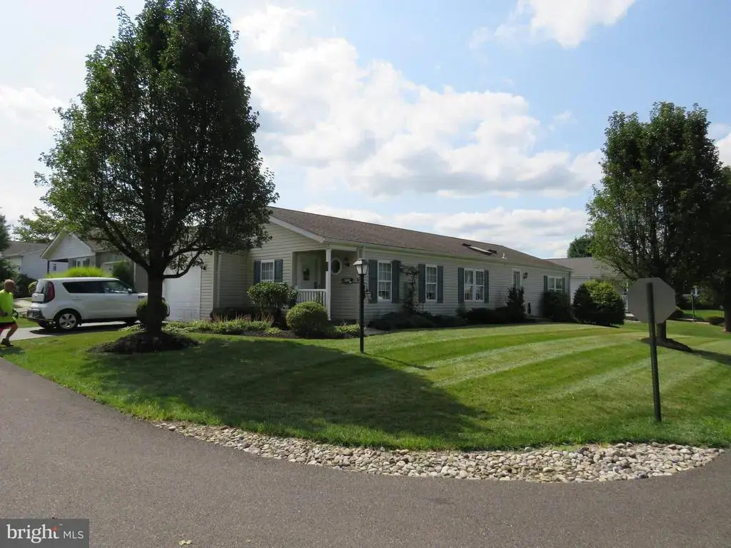 404 Thrush Ct E, NEW HOPE