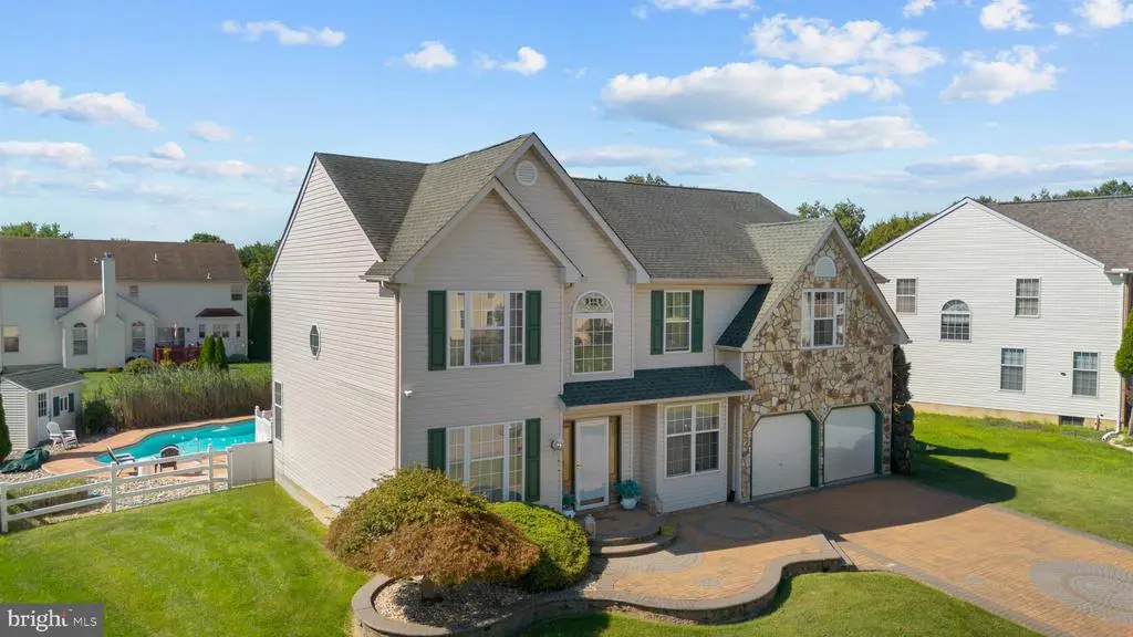 15 Moonlight Ct, Newark