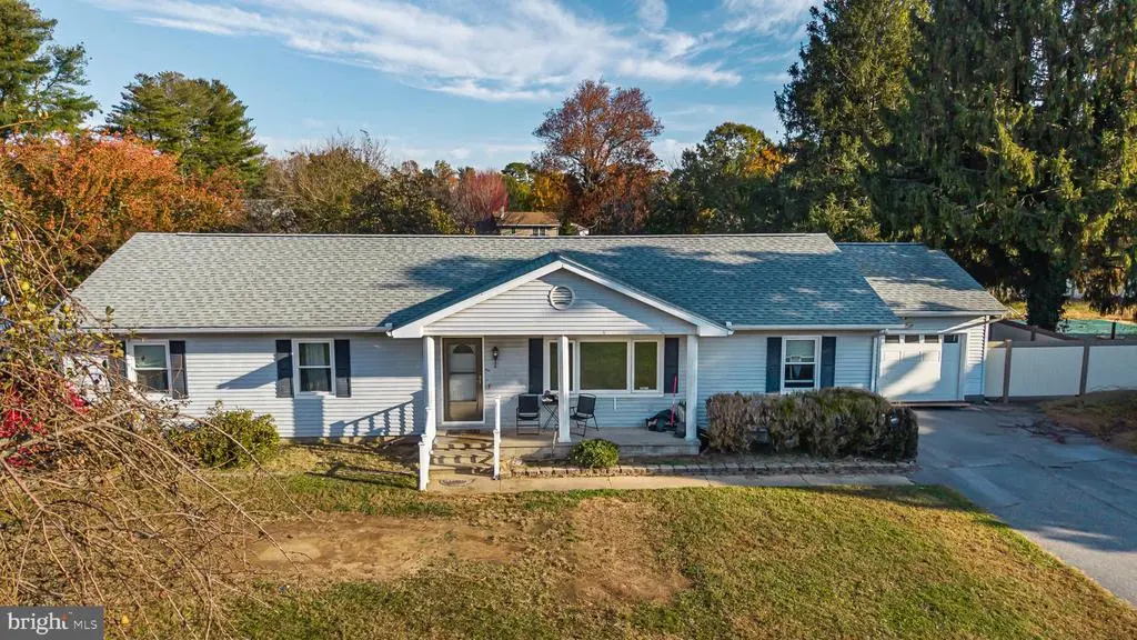 212 Greenview Dr, Dover