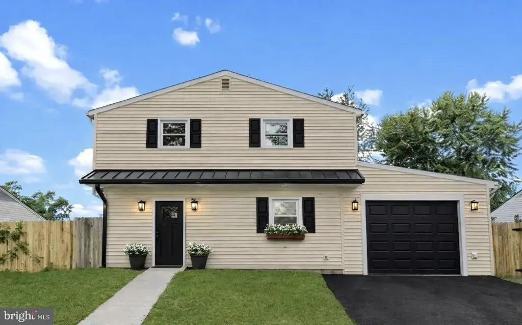 35 Thimbleberry Ln, LEVITTOWN