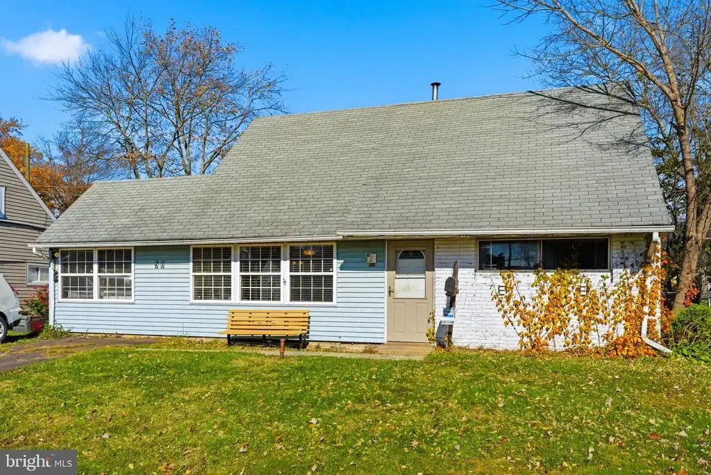 50 Micahill Rd, LEVITTOWN