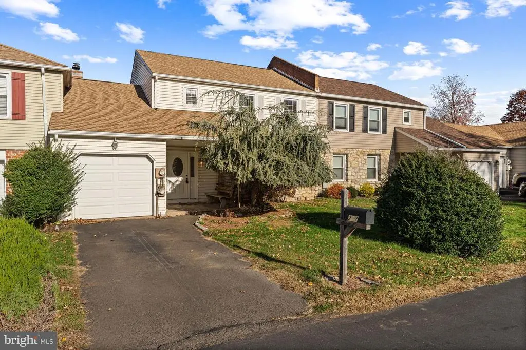 217 Pebble Ct, CHALFONT