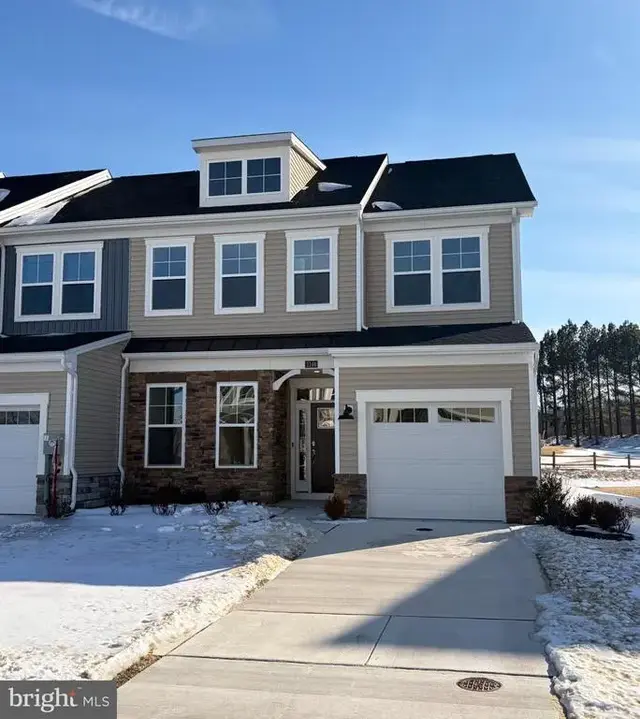 2146 Winterberry Ln, Cambridge