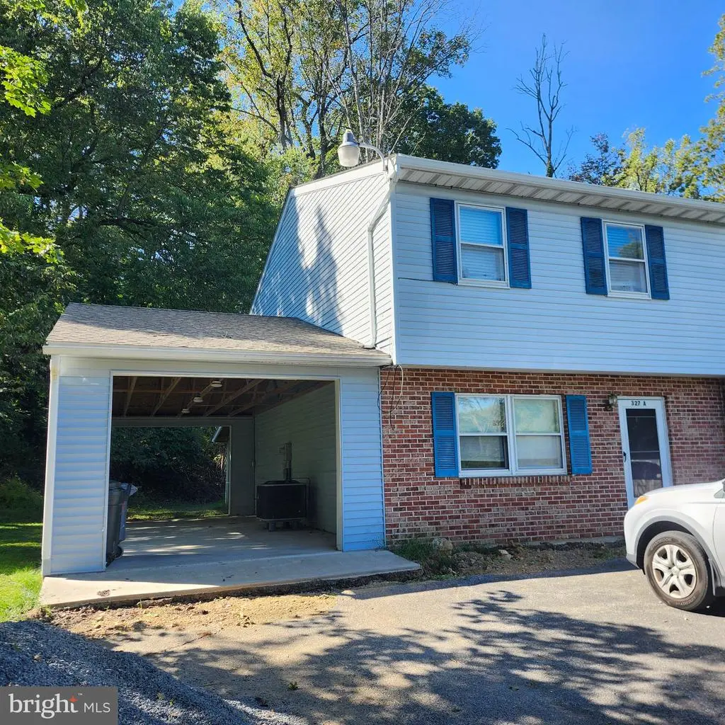 327a Parkview Rd, READING