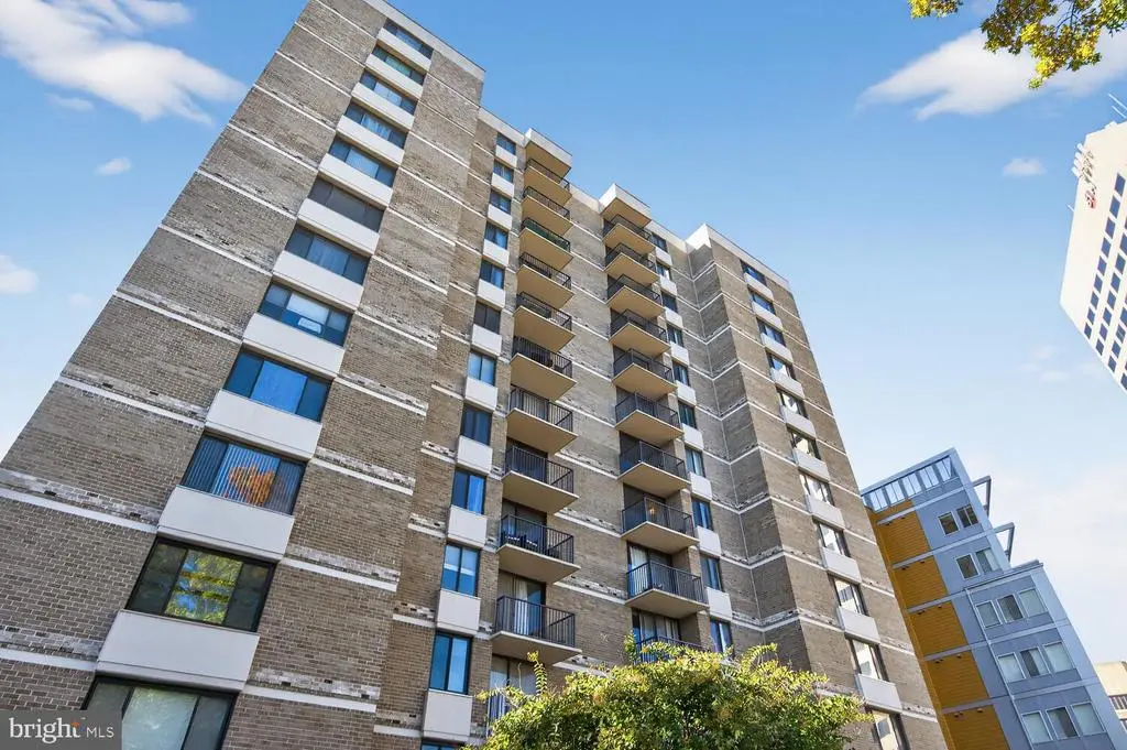 4 Monroe St #409, Rockville