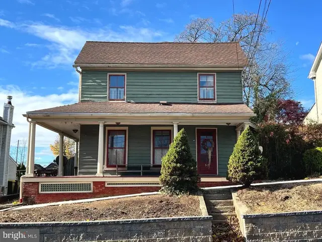 52 N Main St, Shrewsbury