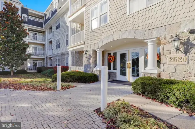 2520 Waterside Dr #313, Frederick