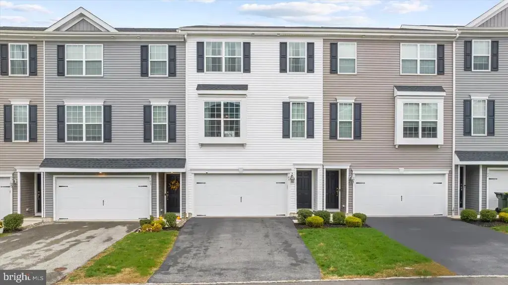 105 Edgewater Ct, QUAKERTOWN