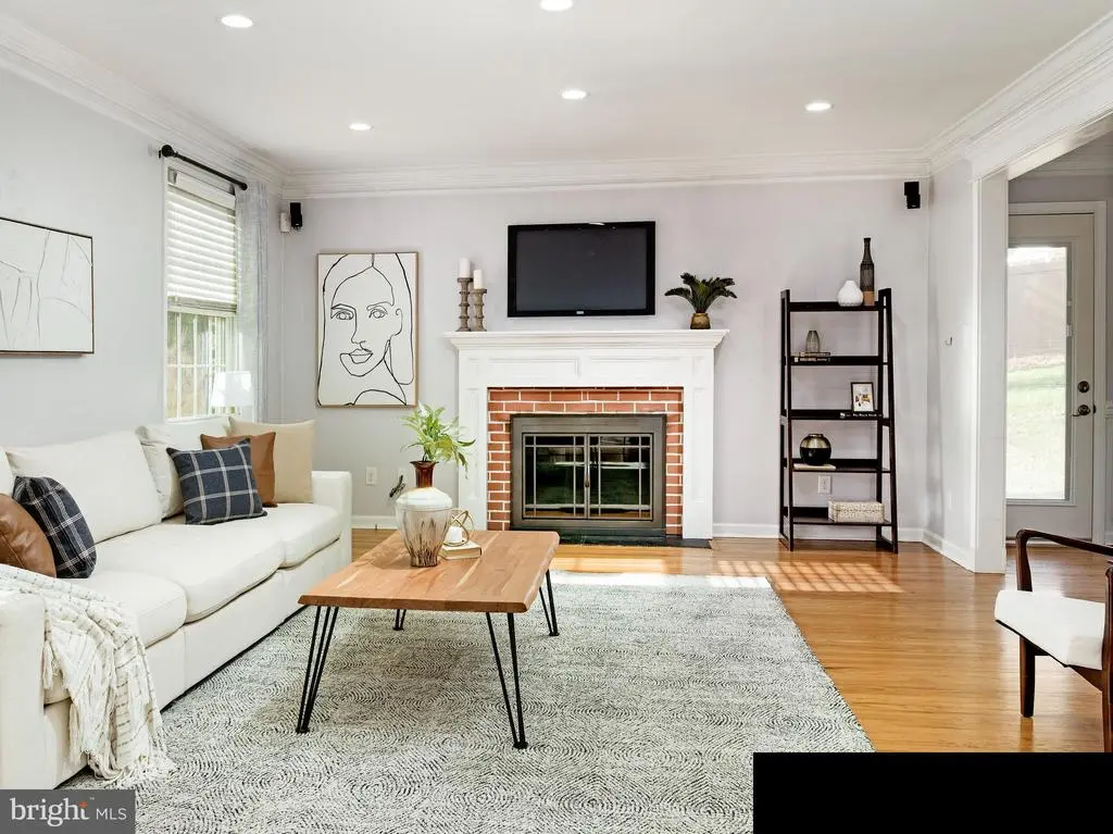 481 Red Coat Ln, WAYNE