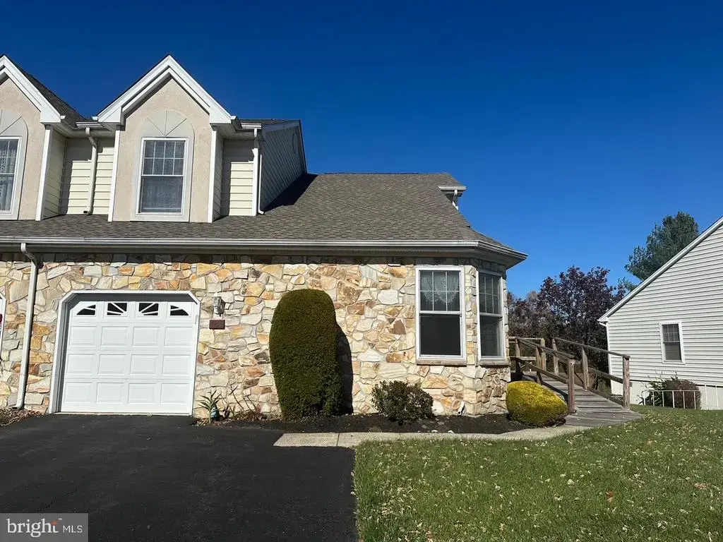 146 Grandview Dr, WARMINSTER