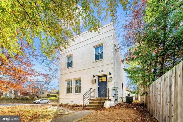 300 49th St Ne, Washington