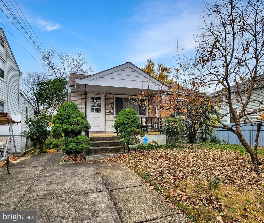 4520 37th St, Brentwood