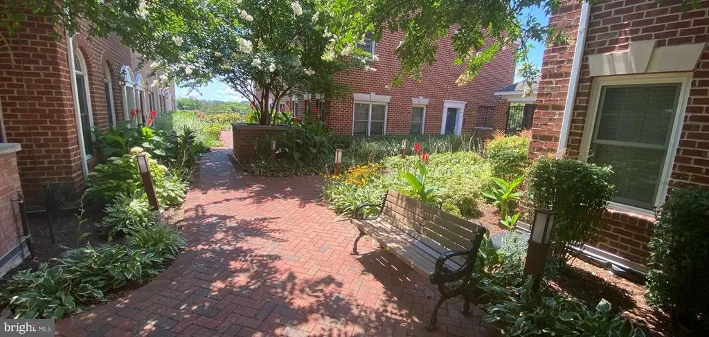 2256 S Garfield St #11, ARLINGTON