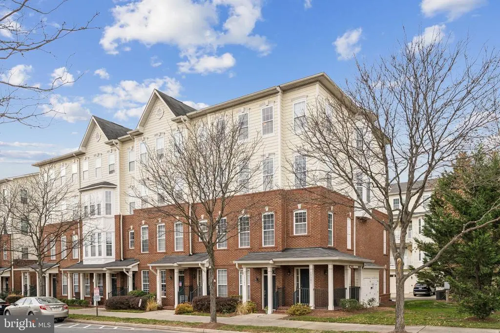 19301 Diamond Lake Dr, LEESBURG