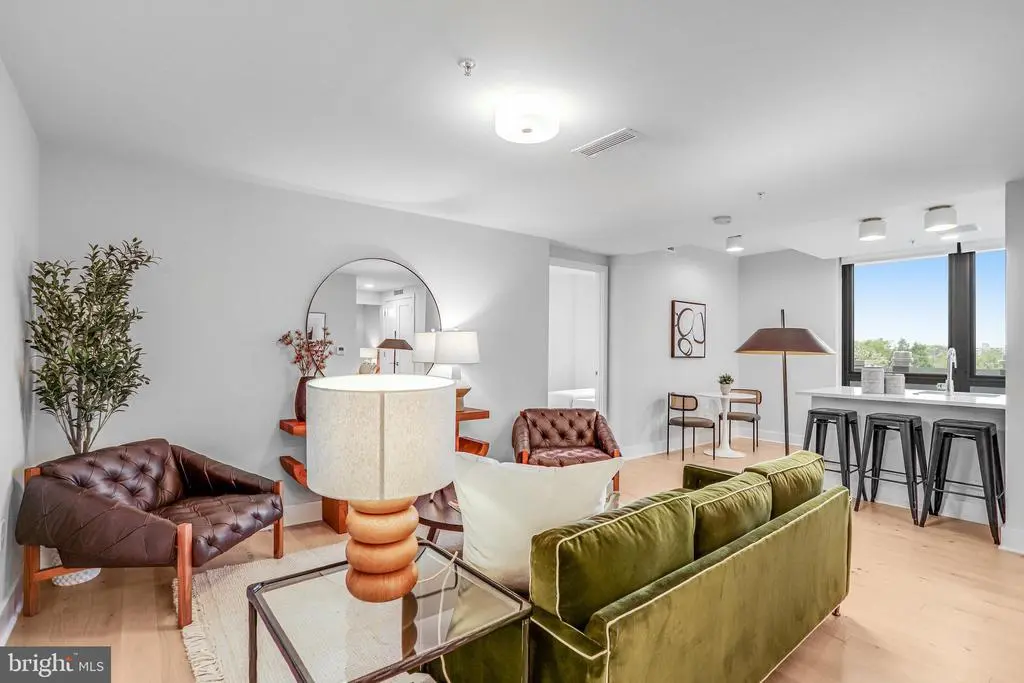 1211 Van St Se #501, WASHINGTON