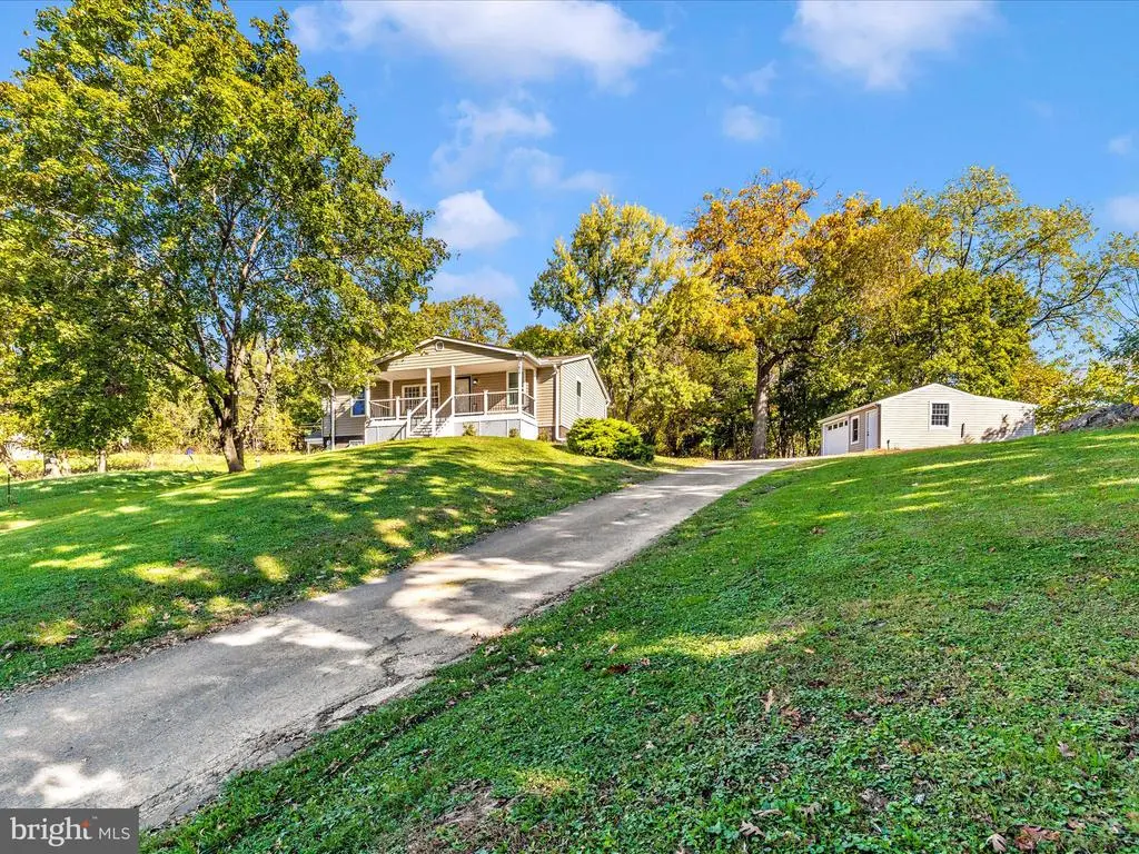 1410 Woodenbridge Ln, Mount Airy