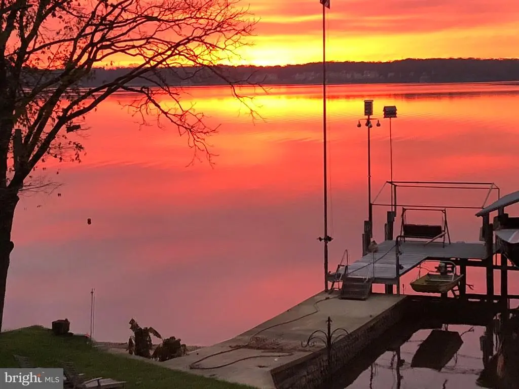 3715 Abingdon Beach Rd, Abingdon