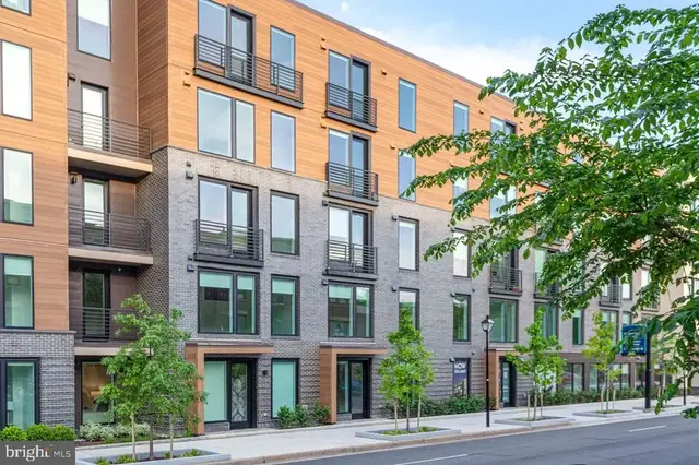701 N Henry St #104, Alexandria