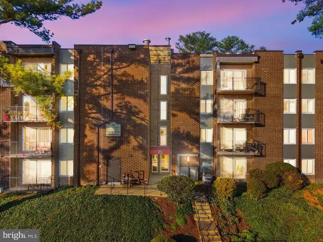 75 S Reynolds St #413, Alexandria