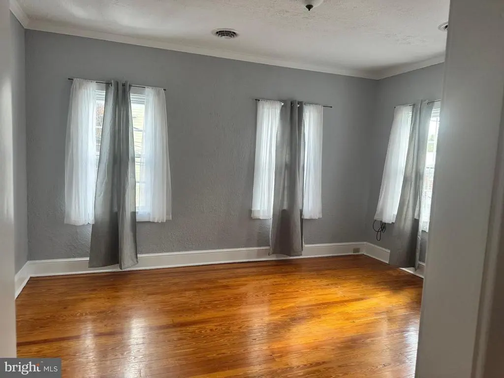 3 S Church St #201, Berryville