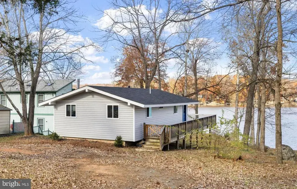 1262 S Lakeshore Dr, LOUISA