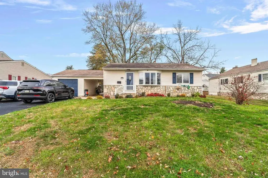 216 Wellington Dr, WARMINSTER